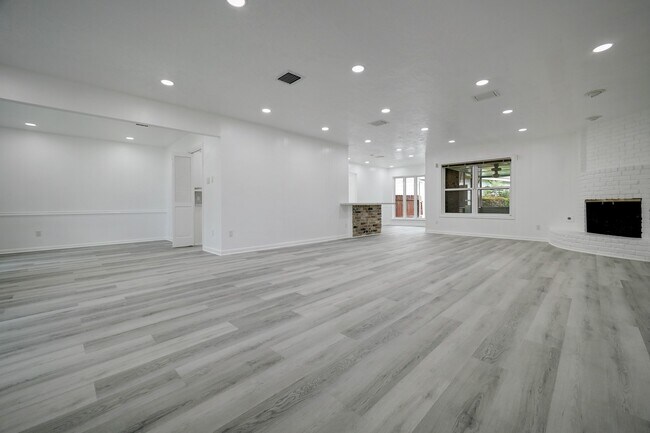 Foto del edificio - 9807 Braewick Dr