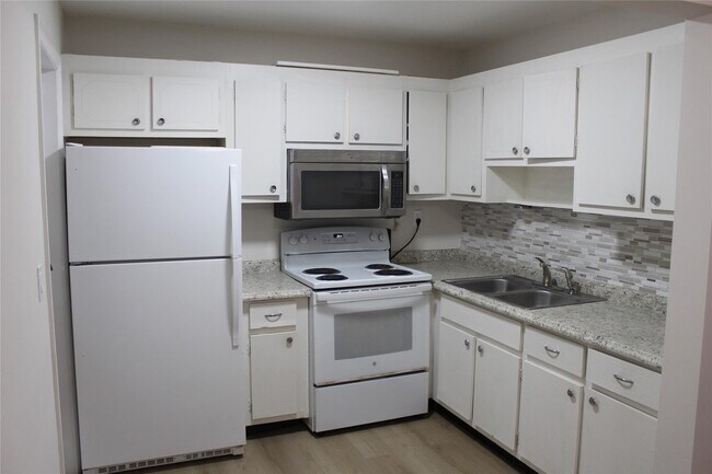 Foto del edificio - 1720 Funston St