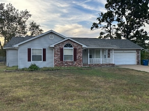 Building Photo - 327 Turf Ln