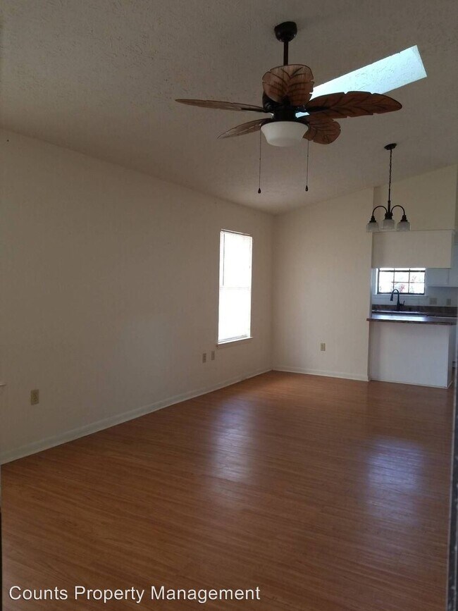 Building Photo - 2 br, 2 bath House - 5105 B Beach Dr.