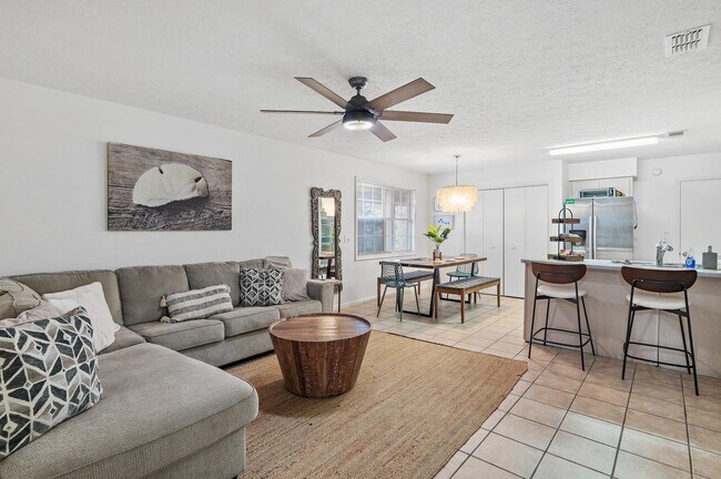 Foto del edificio - 21724 Sunset Ave