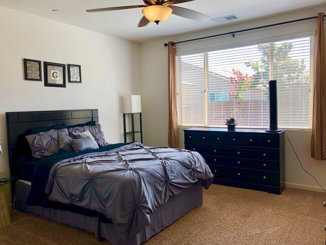 Foto del edificio - $2,295 Temperance & Shields, 3 Bedroom Hom...