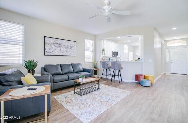 Foto del edificio - Beautiful 3BD/2BA home on Greenfield Lakes Golf Course featuring a private pool, den, upgraded fi...