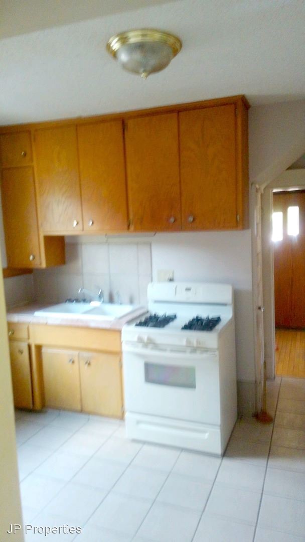 Building Photo - 3 br, 1 bath House - 1302 Hewitt Avenue