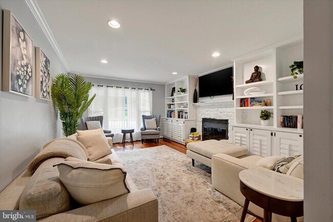 Foto del edificio - 34 Dulaney Hills Ct