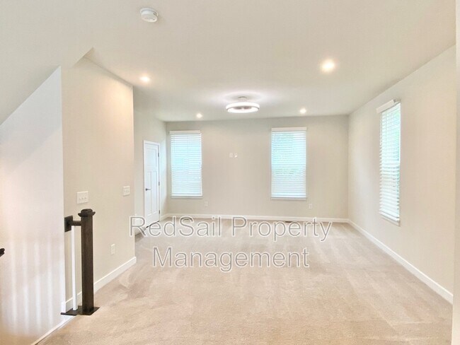Building Photo - 1744 Defiance Dr