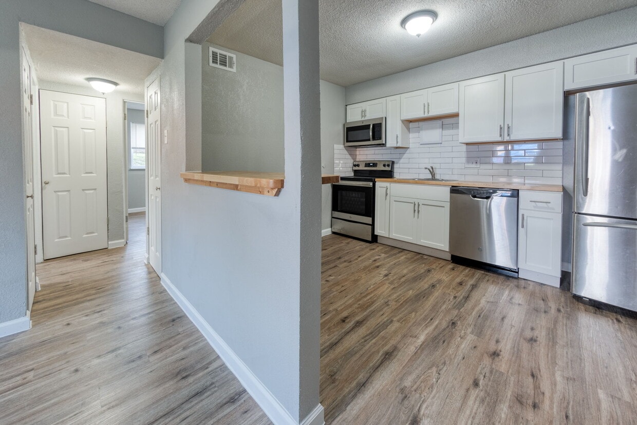 2040 Yale Ave Unit 01, Maplewood, MO 63143 Room for Rent in Maplewood