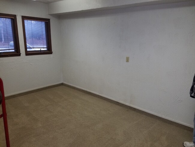 Building Photo - 907 W Townline St
