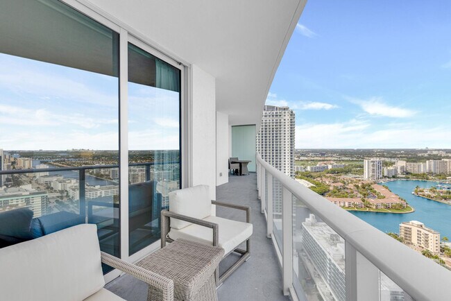 Building Photo - 4011 S Ocean Dr