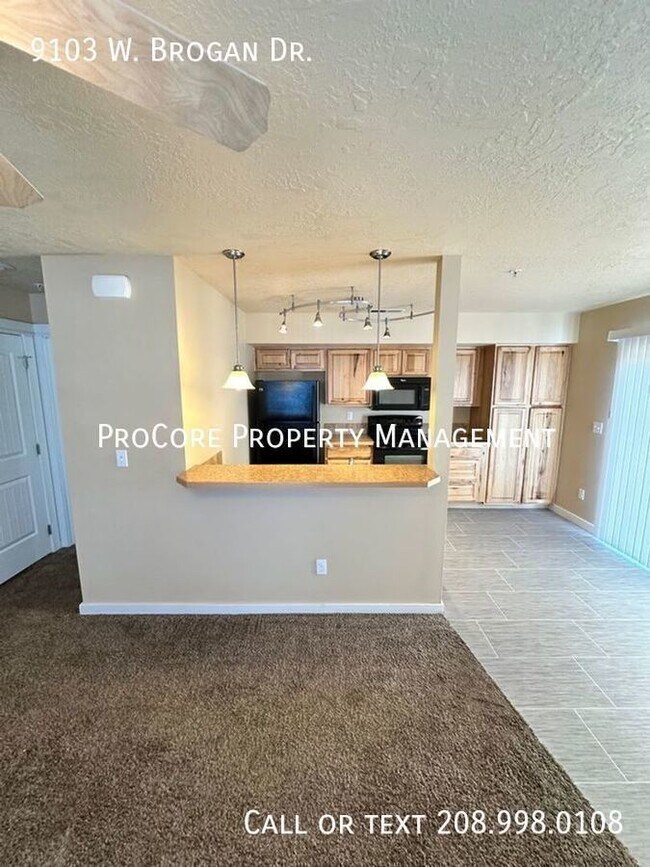 Building Photo - Close to Campus Comfort! Upgraded 2BR/2BA ...