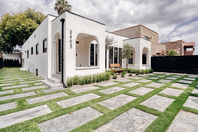 Foto del edificio - 2401 S Dunsmuir Ave