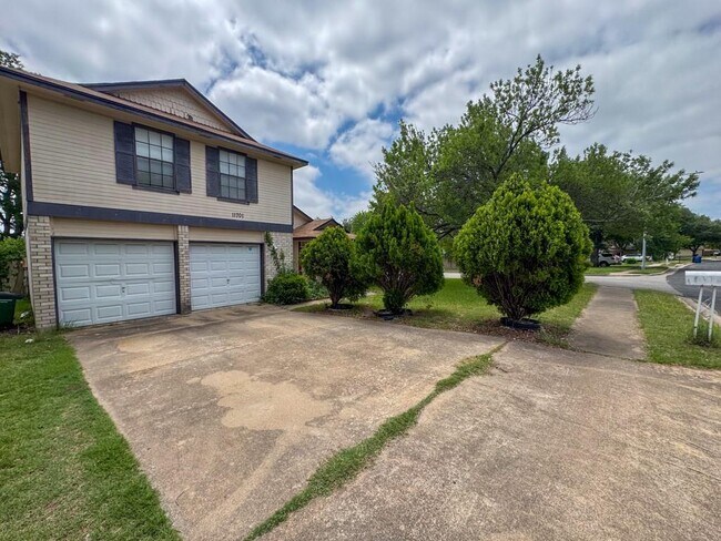 Foto del edificio - 11701 Hidden Quail Dr