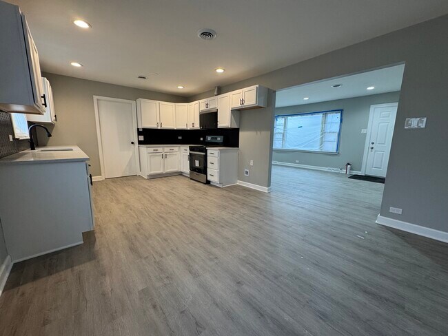 Foto del edificio - 5735 W 80th St