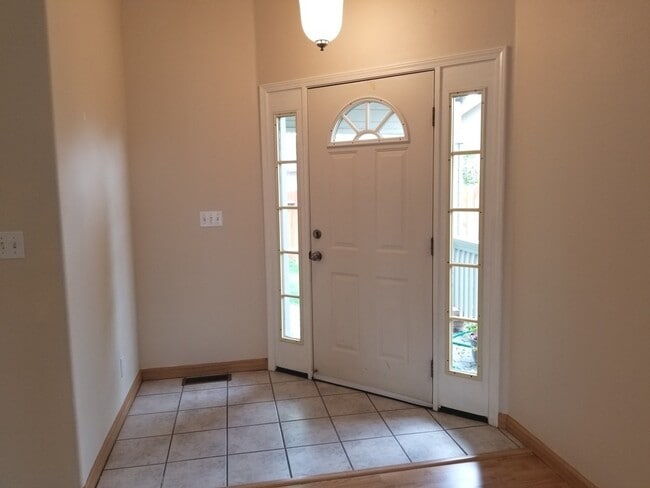 Building Photo - 4 Bedroom Home in Chichester Estates HOA