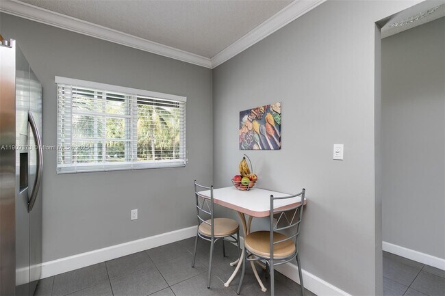 Foto del edificio - 4020 Crystal Lake Dr