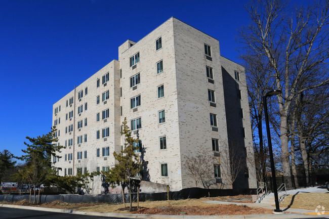 Building Photo - Weinberg Manor West