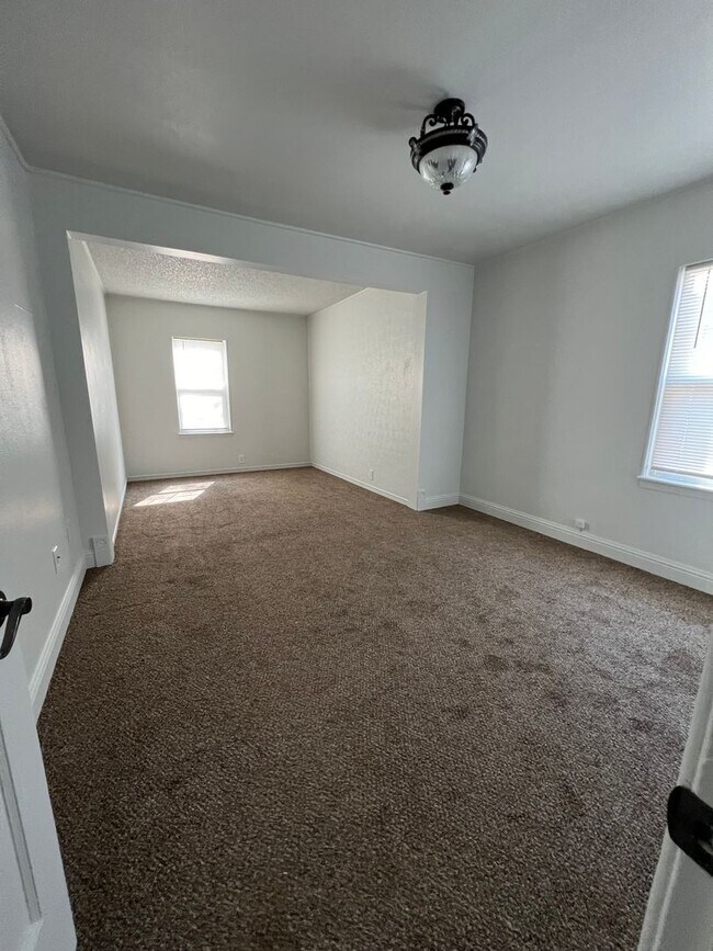 Building Photo - 2 Bedroom 1 Bath Home - Mills Edition