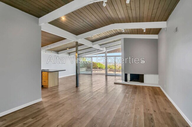 Foto del edificio - 2569 Loring St