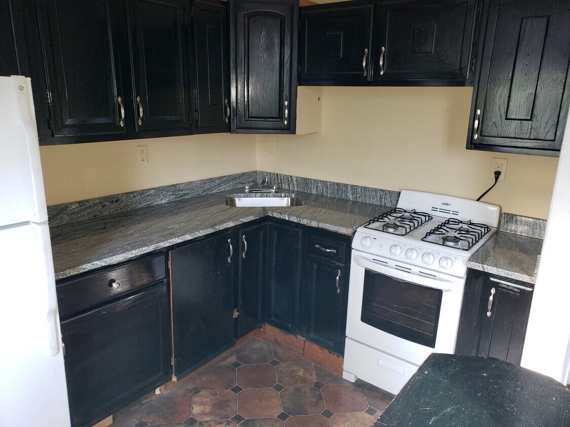 Primary Photo - 3901 Fleetwood Ave