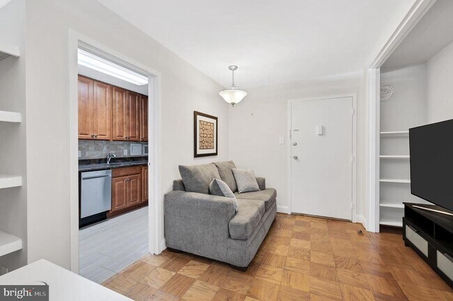 Foto del edificio - 2401 H St NW