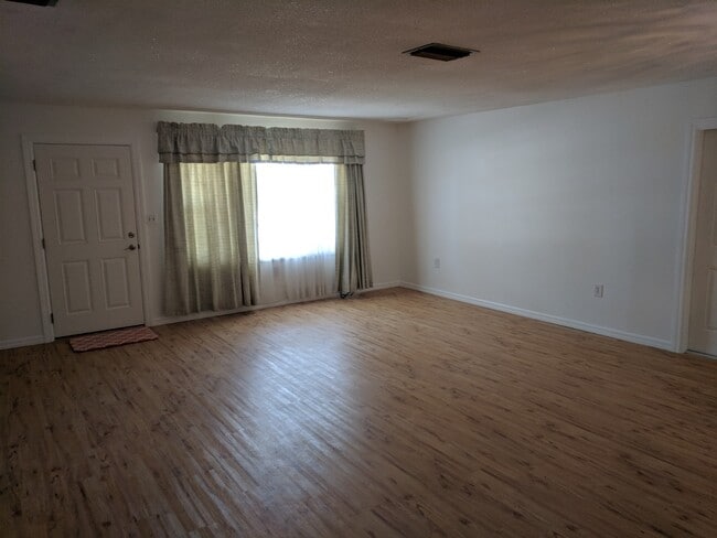 Building Photo - 34 E Azalea Cir