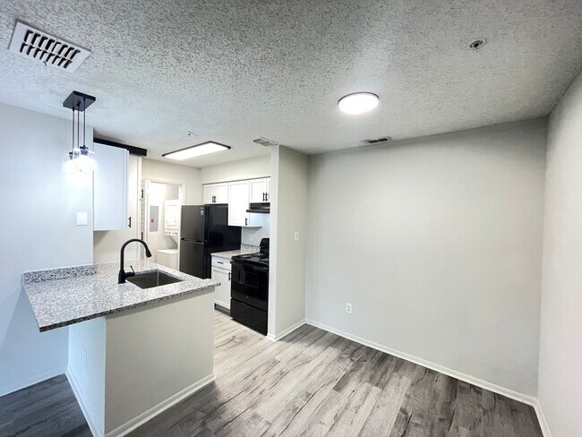 Foto del edificio - Fully Renovated 1-Bedroom, 1-Bath Condo in...