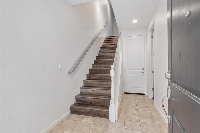Building Photo - 5832 Crespi Way