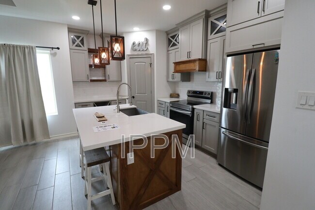 Foto del edificio - 264 E Broadway St