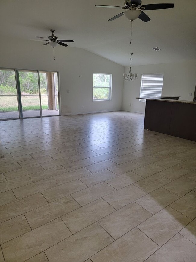 Building Photo - Gorgeous 2/2/2 + Den in Heritage Oaks!!!