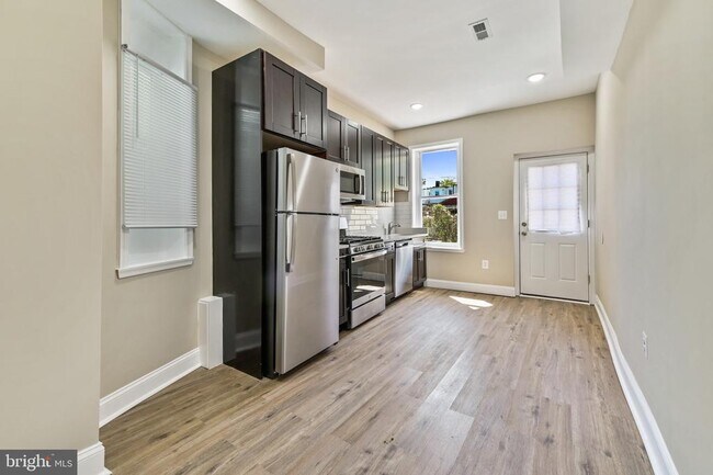 Foto del edificio - 1828 Rutland Ave