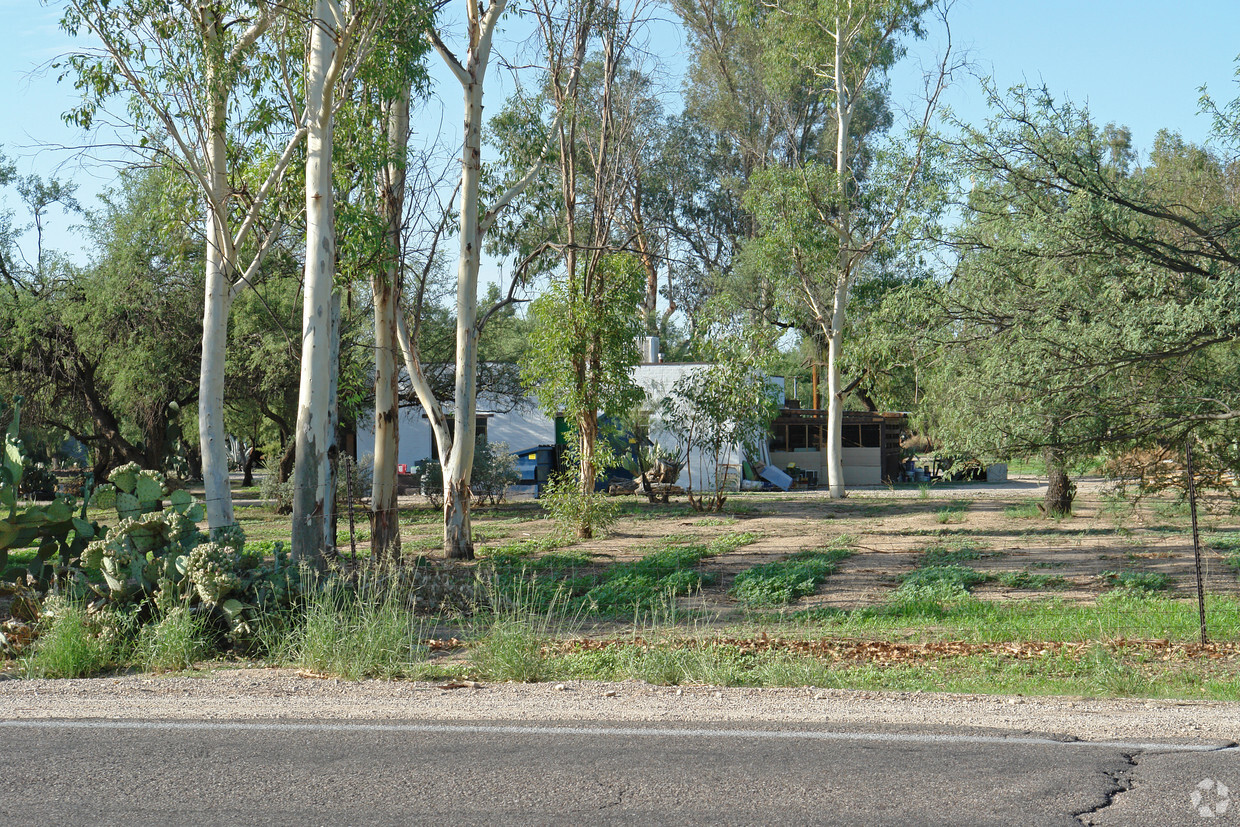 Building Photo - Tanque Verde Ranch