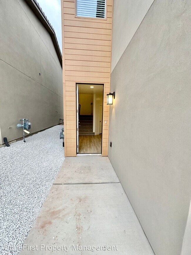 Foto del edificio - 4 br, 2.5 bath House - 5898 S Legolas Ln