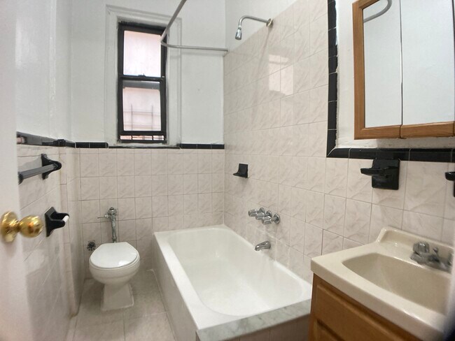 Building Photo - 4530 Broadway