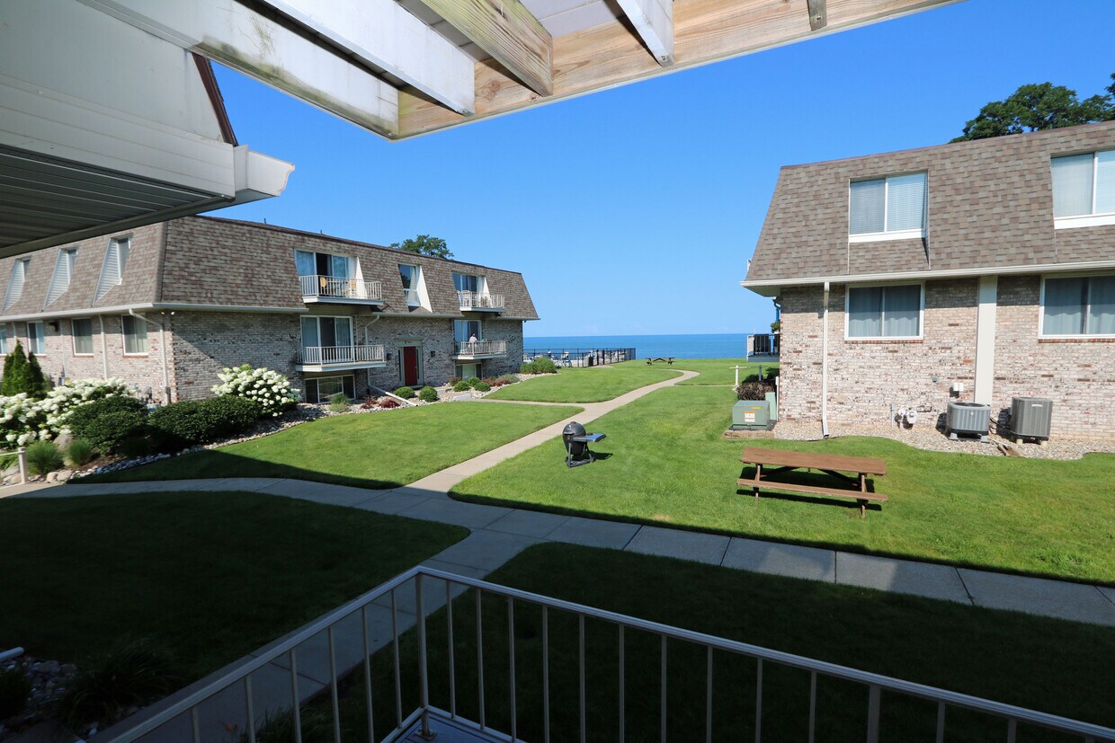 Primary Photo - 3618 Lakeshore Dr
