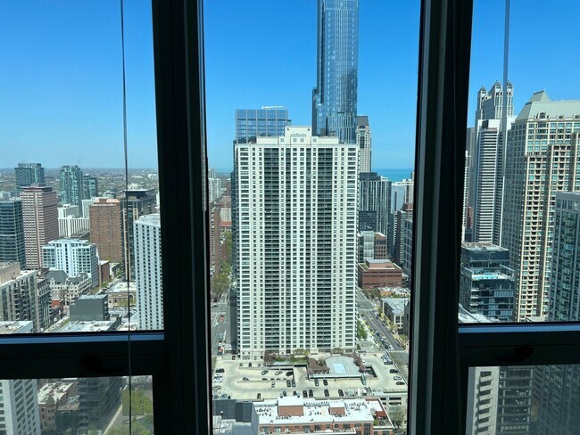 Foto del edificio - 33 W Ontario St