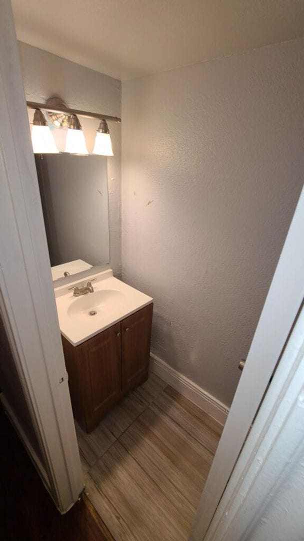 Building Photo - Townhome Available!
