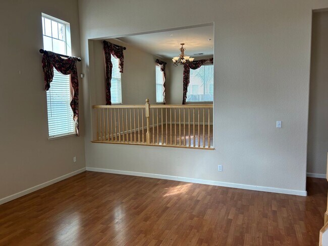 Building Photo - Beautiful Tri-Level Shadow Lakes Home. 5 B...