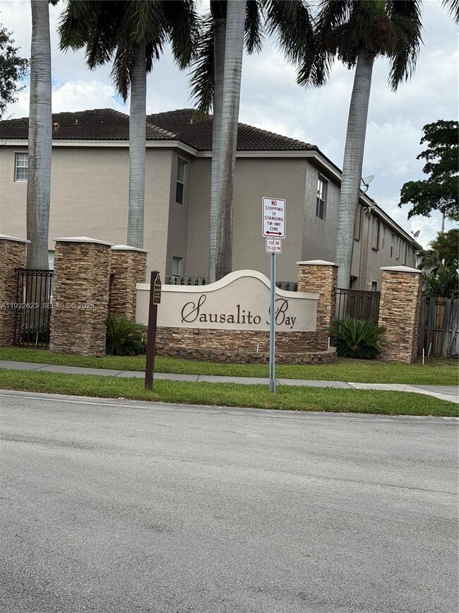 Foto del edificio - 825 SW 153rd Path