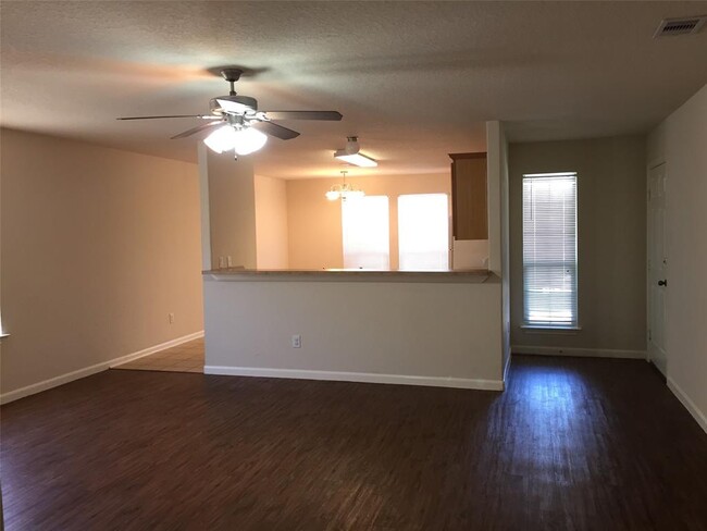 Building Photo - 605 Wades Way