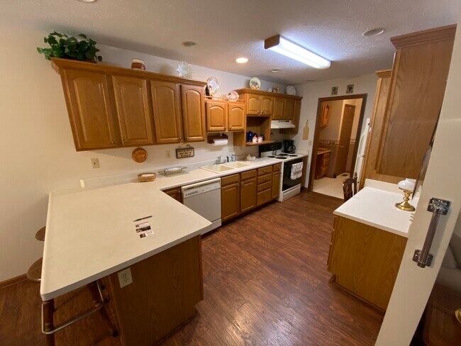 Kitchen - 457 S Wolf Creek Pike