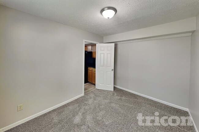 Foto del edificio - 1464 Rebecca Ln