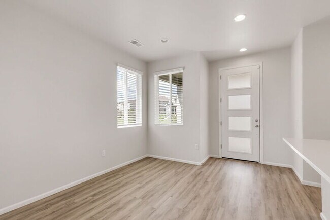 Foto del edificio - 5386 N Robb St
