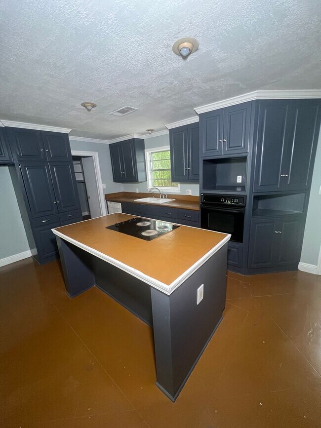 Building Photo - Beautiful 4/3 Home in North East Jackson