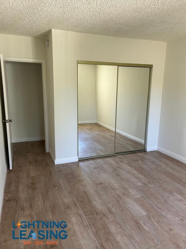 Building Photo - 5133 Yarmouth-25D