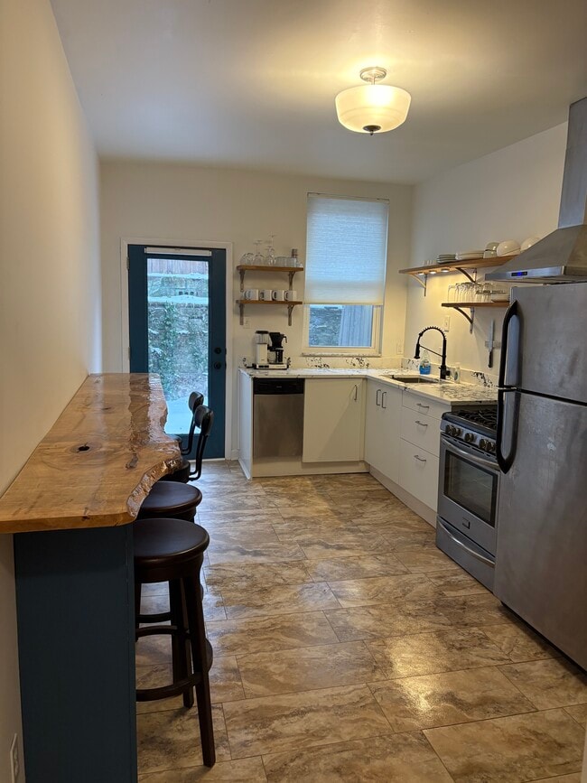 Kitchen - 4 Rickenbach St