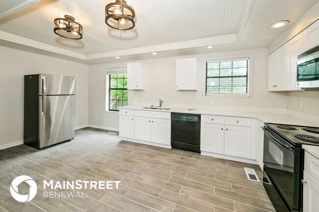 Foto del edificio - 8612 Royal Oaks Dr