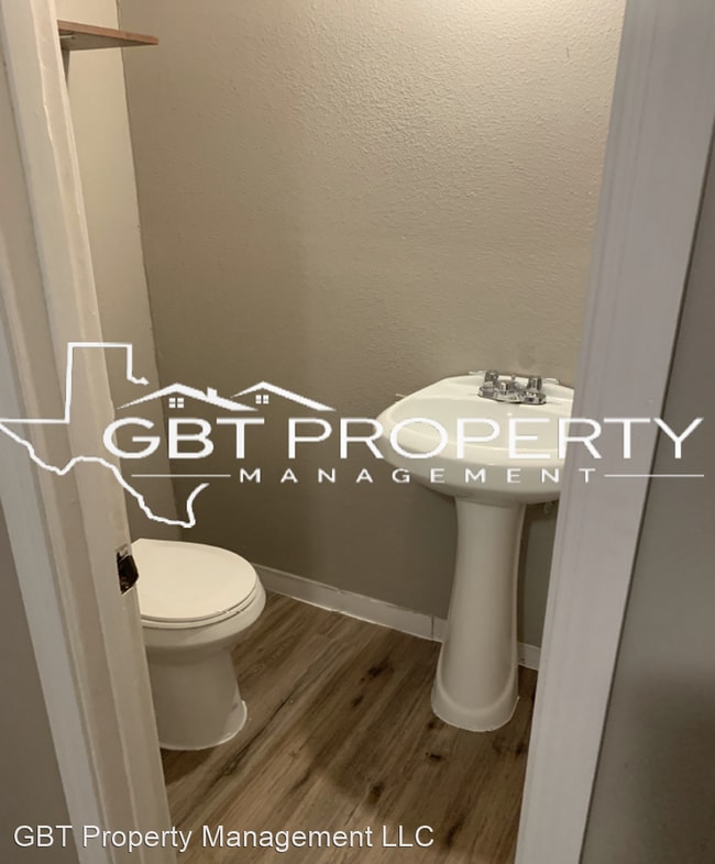 Building Photo - 4 br, 1.5 bath House - 647 Huisache St.