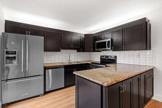 Building Photo - 2421 24th Ln