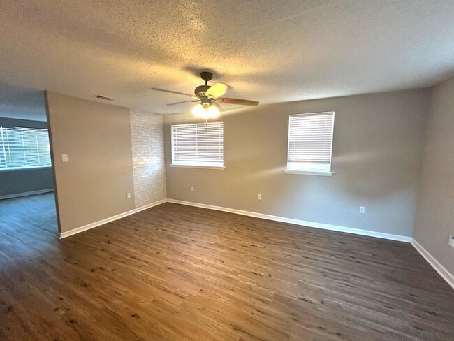 Building Photo - 3 BED | 2 BATH | LIBERTY CITY