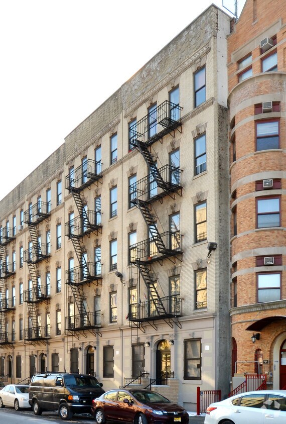 Primary Photo - 494 E 139th St